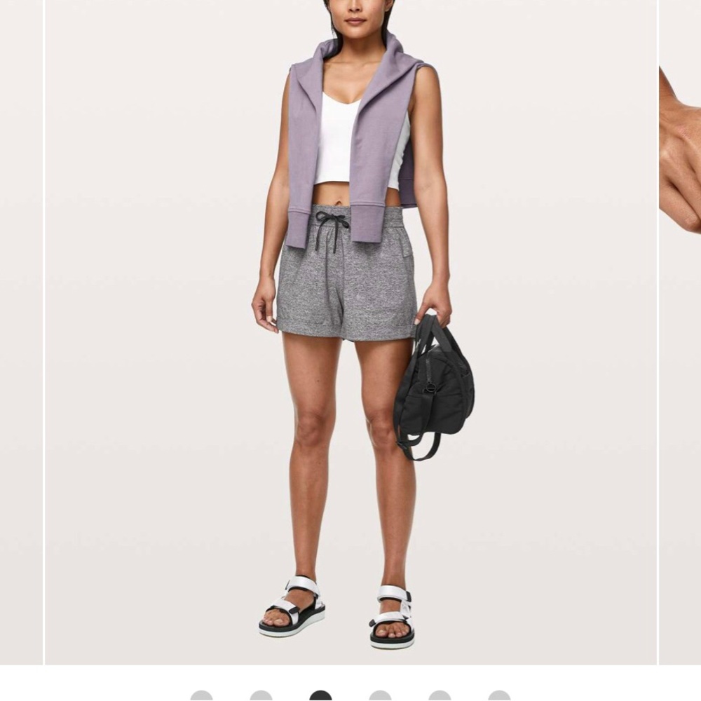 Lululemon Spring Break Away Short II in a heathered grey color a small